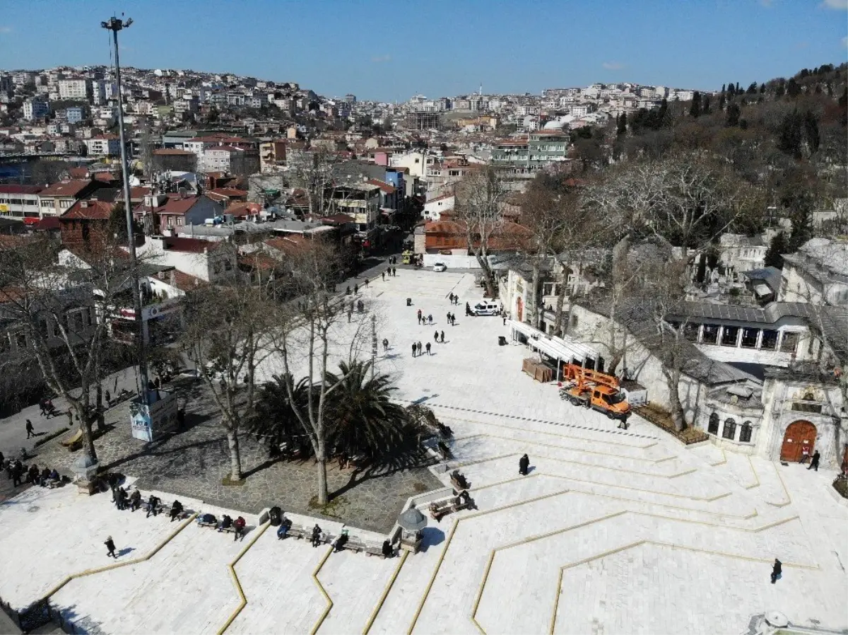 İstanbul\'un tarihi camileri boş kaldı