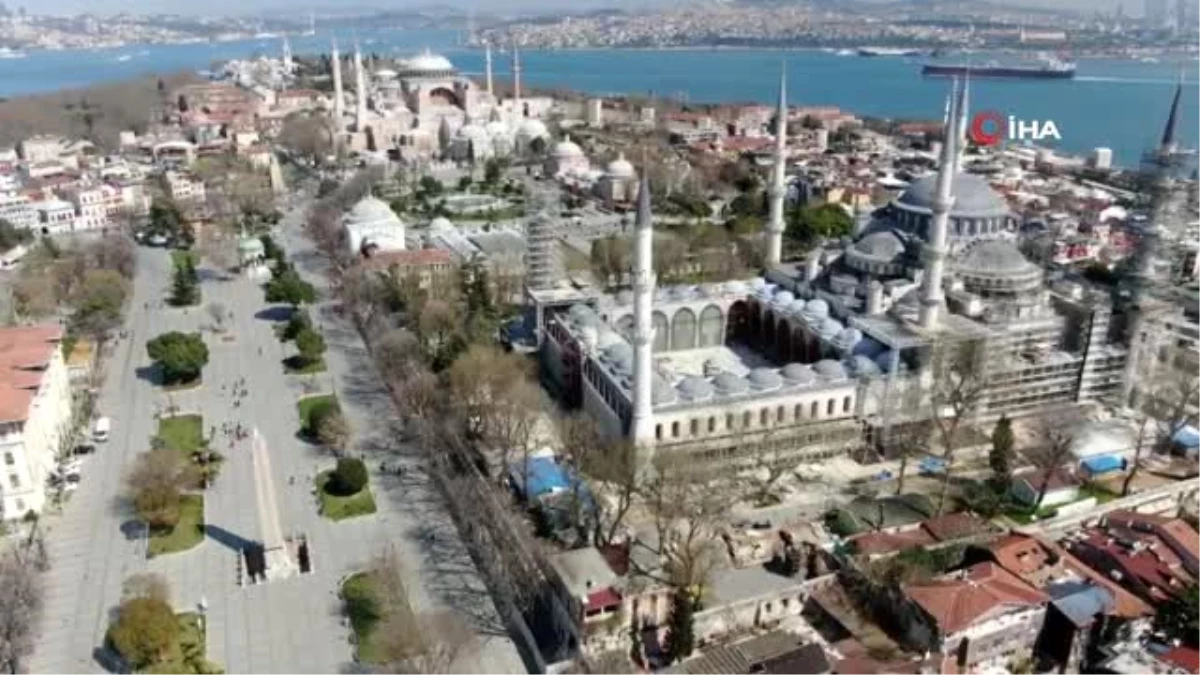 İstanbul\'un tarihi camileri boş kaldı
