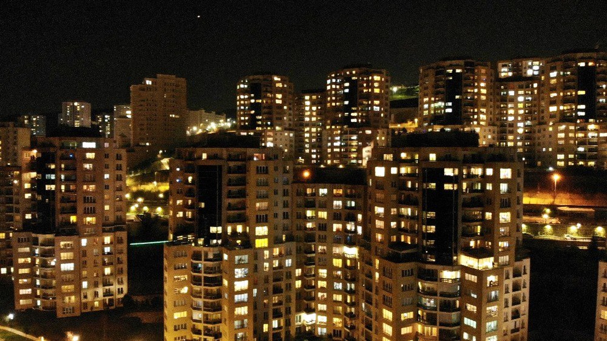 İstanbullulardan sağlık çalışanlarına alkışlı destek