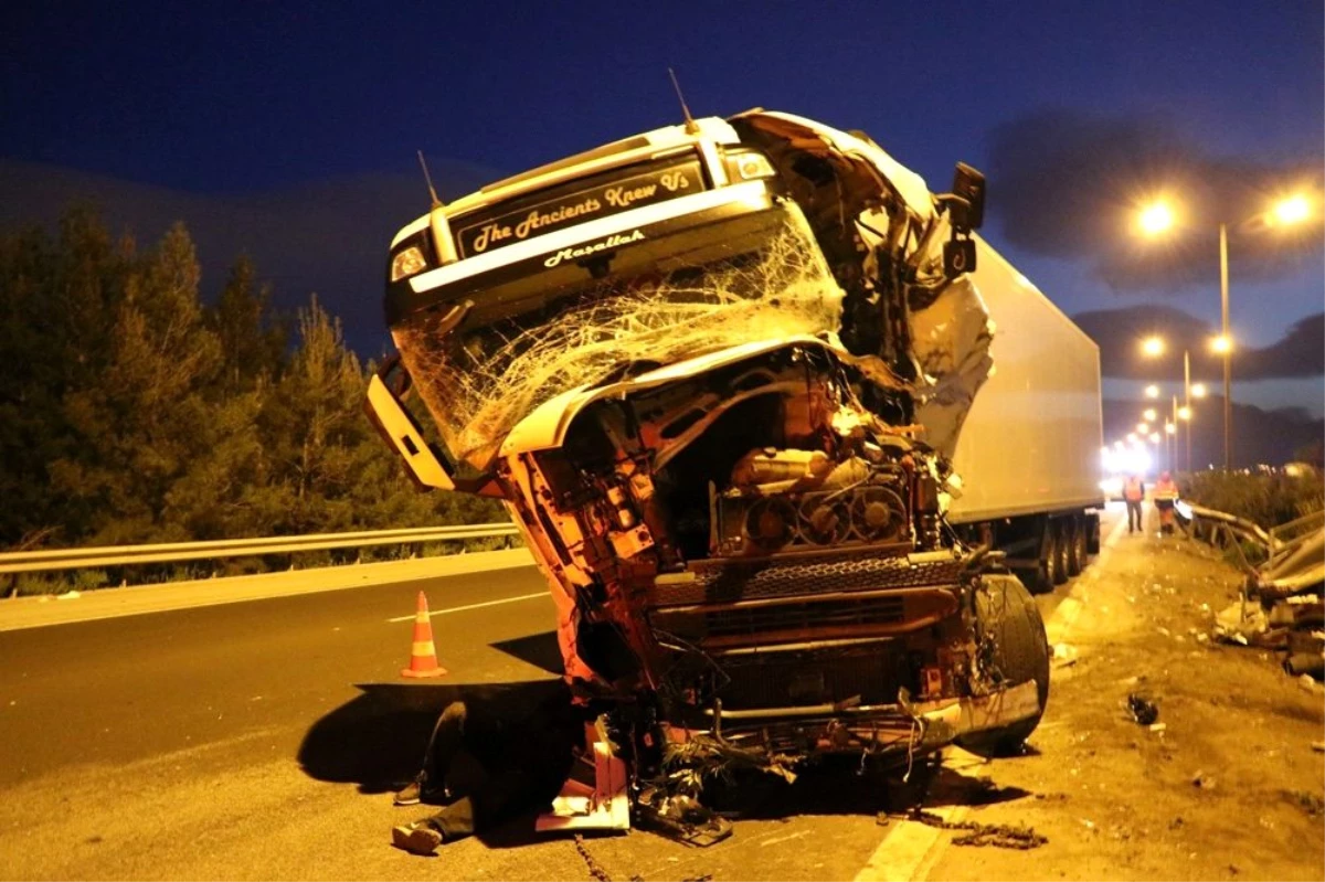 İzmir\'de feci kaza: 1 ölü, 1 yaralı