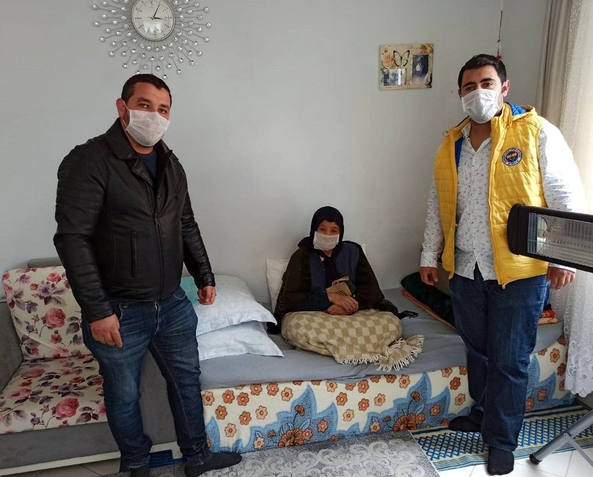 Marmaris\'te AK Partili gençlerden örnek davranış