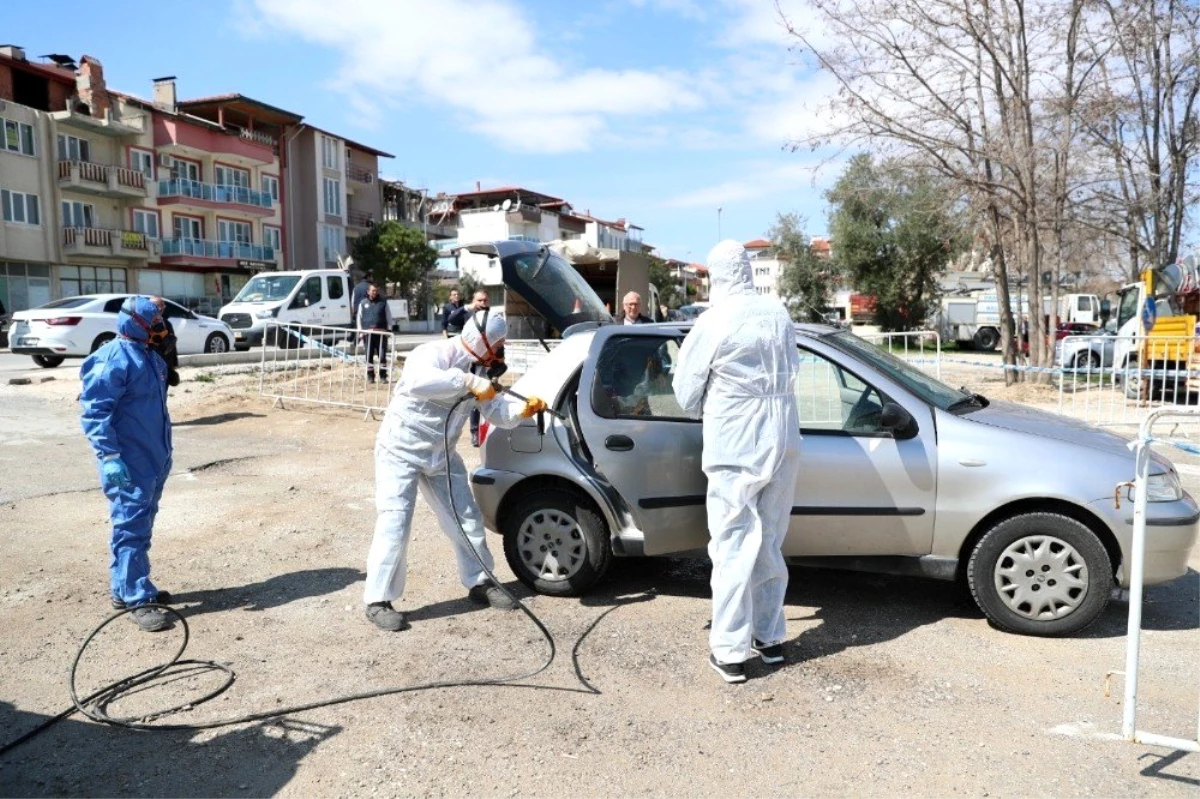 Pamukkale Belediyesi vatandaşların araçları ücretsiz dezenfekte etti