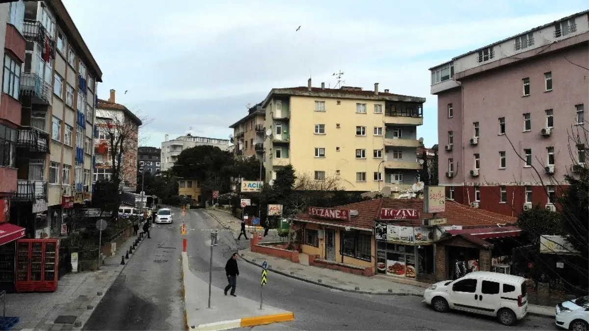 Pendik\'te balkonları çöken bina havadan görüntülendi