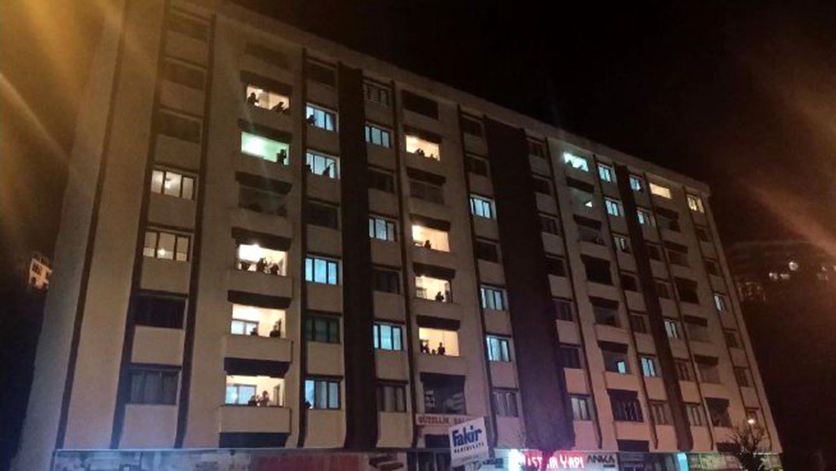 Rize\'de sağlık çalışanlarına alkışlarla destek