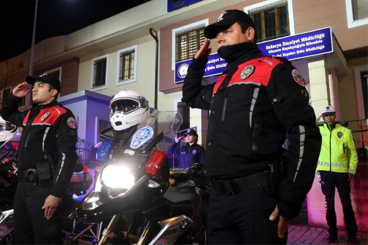 Sağlık çalışanlarına alkışlı destek: Polis de sirenlerle destek verdi