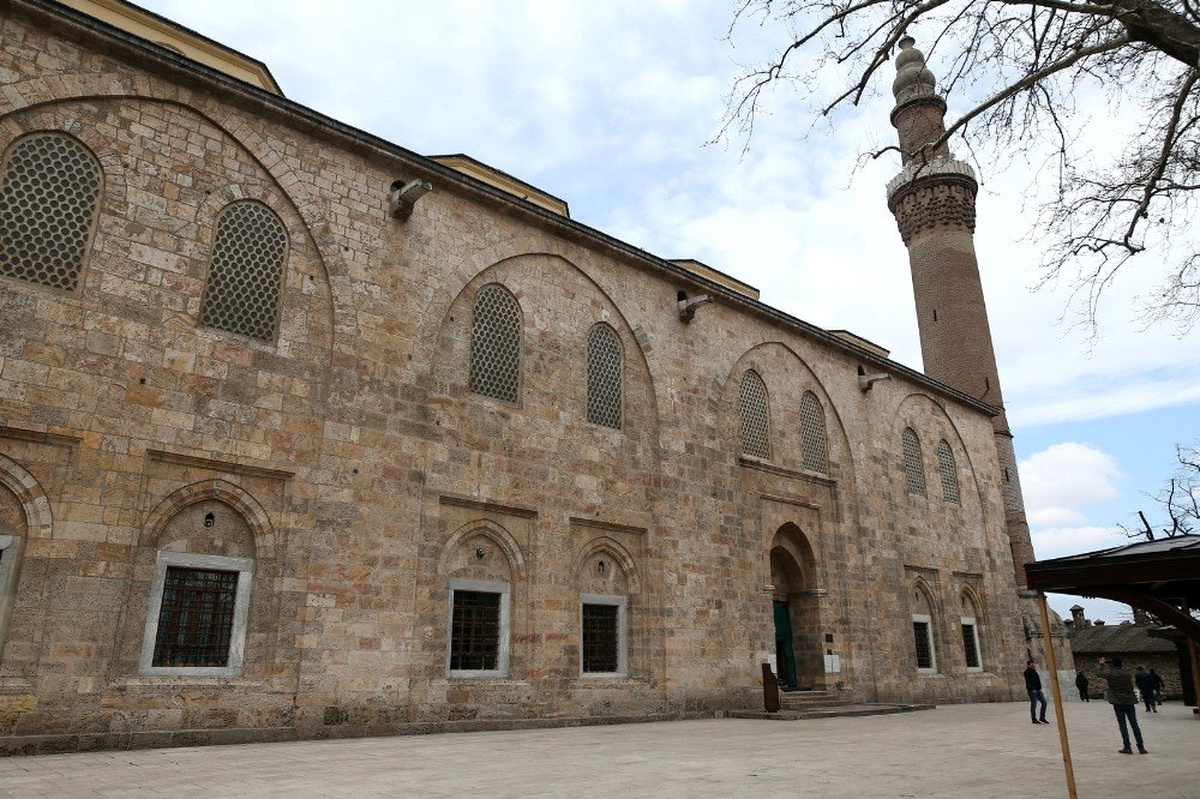 Tarihî Ulucami cuma vakti kapatıldı