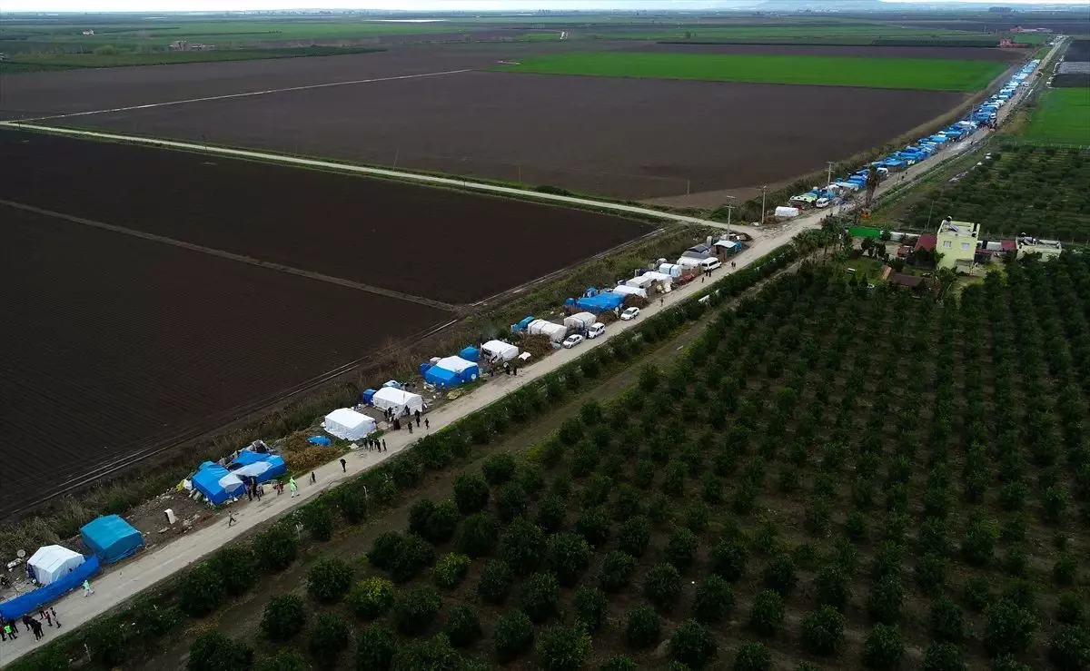 Tarım işçilerinin "çadır kentinde" koronavirüs tedbirleri