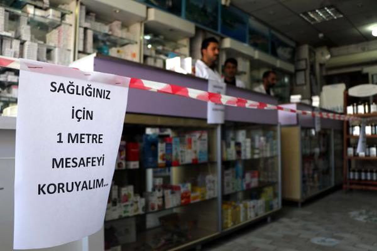 Van\'da eczanede şeritli koronavirüs önlemi