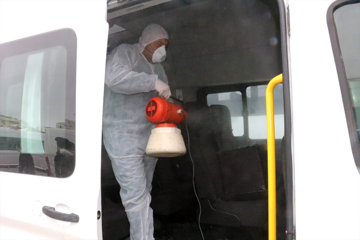 Yozgat\'ta taksiler, okul ve personel servis araçları dezenfekte edildi