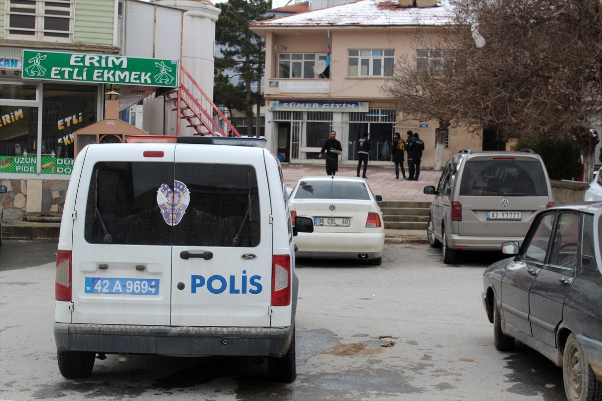 Yunak\'ta camilerde cuma namazı öncesi koronavirüs tedbiri