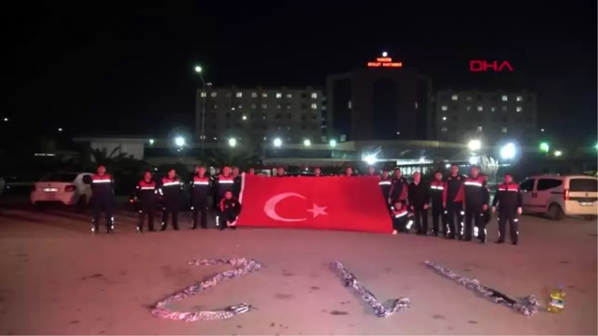 Adana\'da itfaiye erlerinden sağlık çalışanlarına sirenli ve alkışlı destek