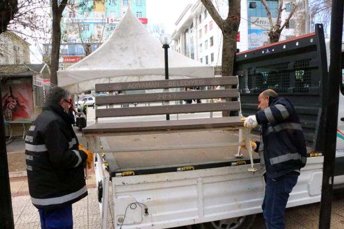 Adıyaman\'da banklar kaldırıldı