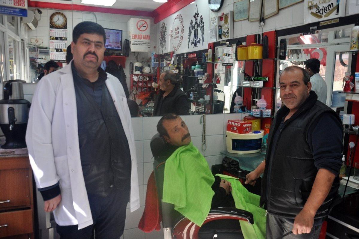 Afyonkarahisar\'da kuaförler iş yerlerini kapattı