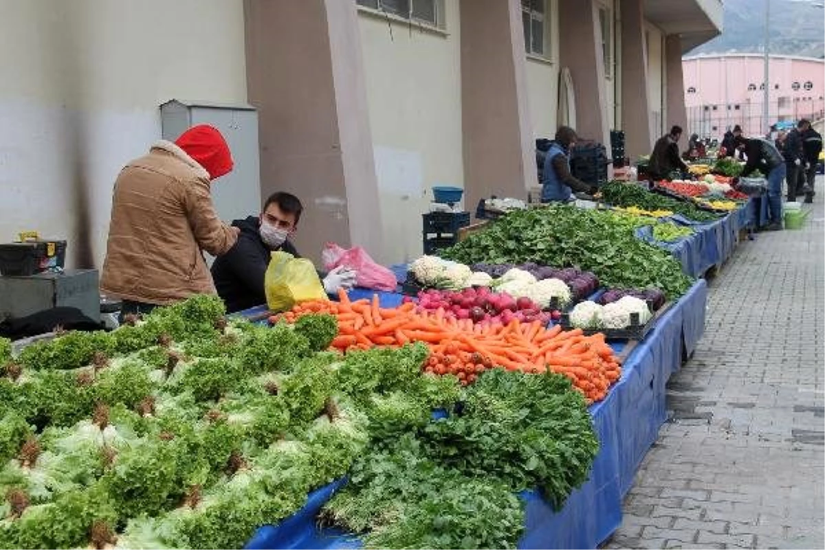 Amasya\'da, koronavirüse karşı pazar esnafından önlem