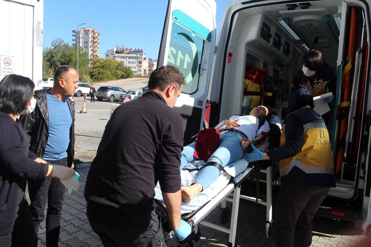 Antalya\'da eski eşini takip edip silahla vurdu