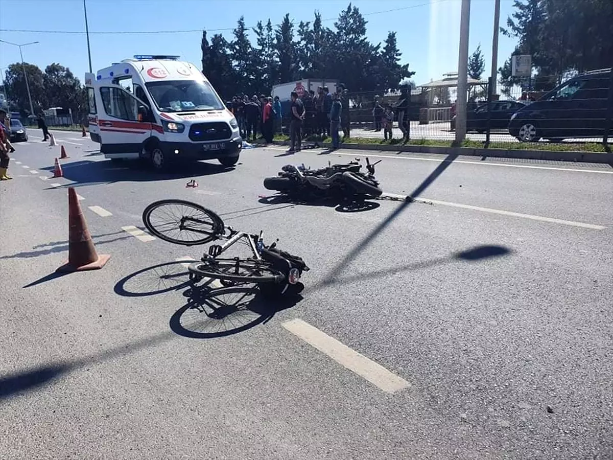 Antalya\'da motosikletin çarptığı bisiklet sürücüsü öldü