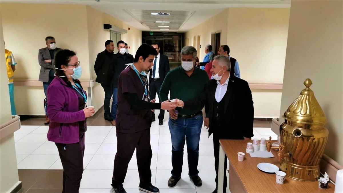 Burdur\'da sağlık çalışanlarına moral için "Bucak salebi" ikram edildi