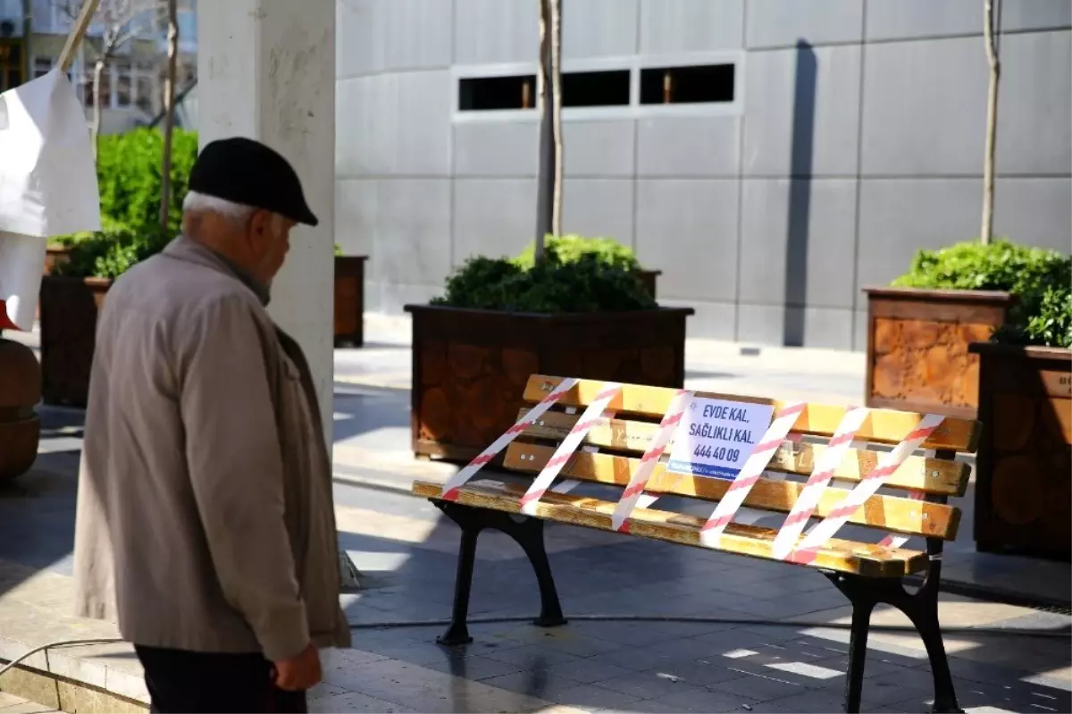 Büyükşehir "Evde kal" çağrısını her yere taşıyor