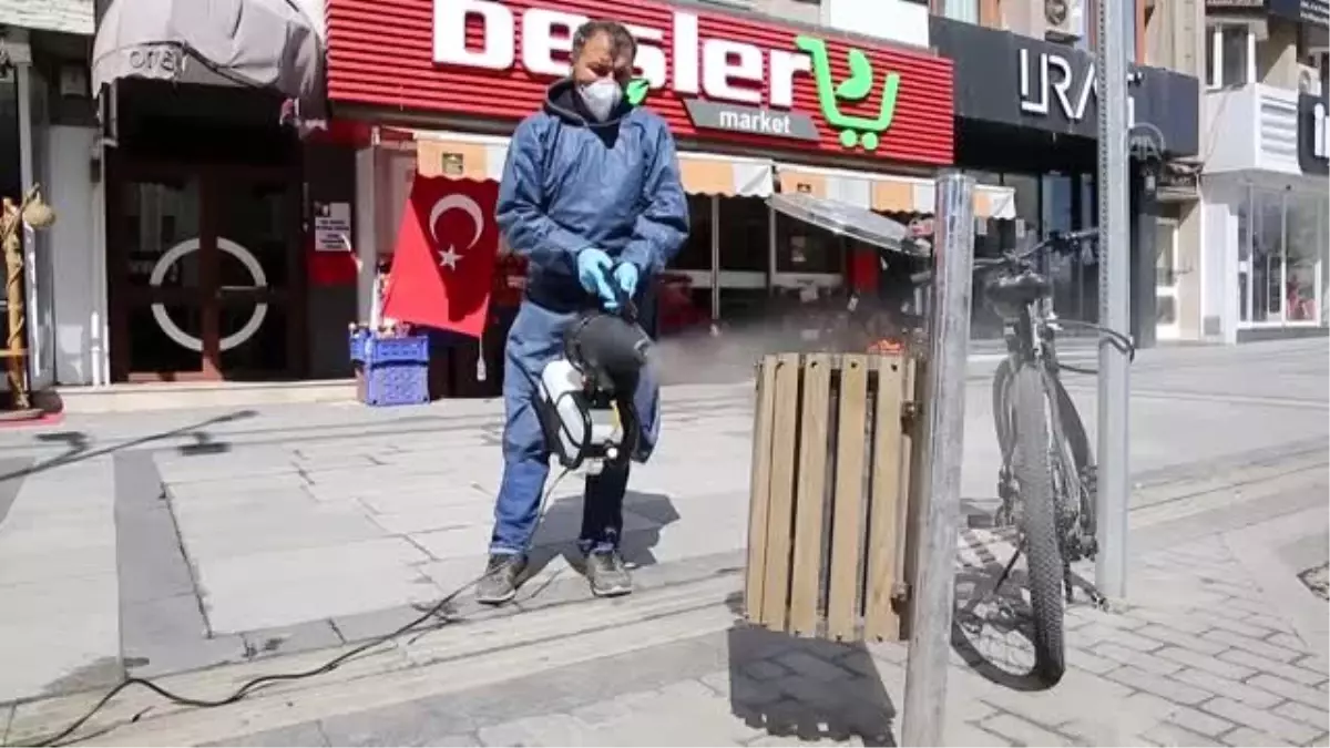 Cadde ve sokaklar koronavirüse karşı ilaçlandı