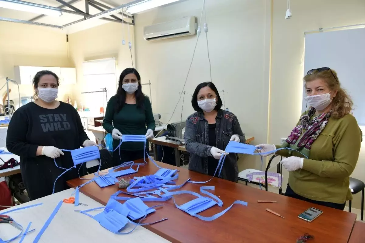 Çiğli\'deki sağlıkçıların maskeleri Çiğli Belediyesinden