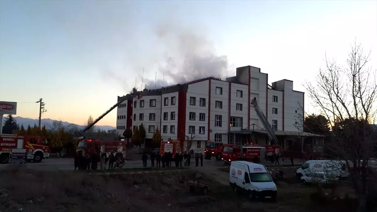 Denizli\'de kuru yemiş fabrikasında yangın çıktı