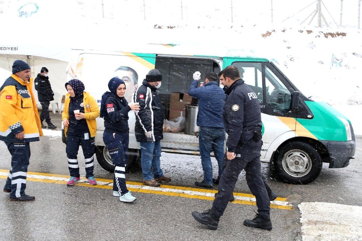 Gölbaşı Belediyesi koronayla mücadelede tedbiri elden bırakmıyor