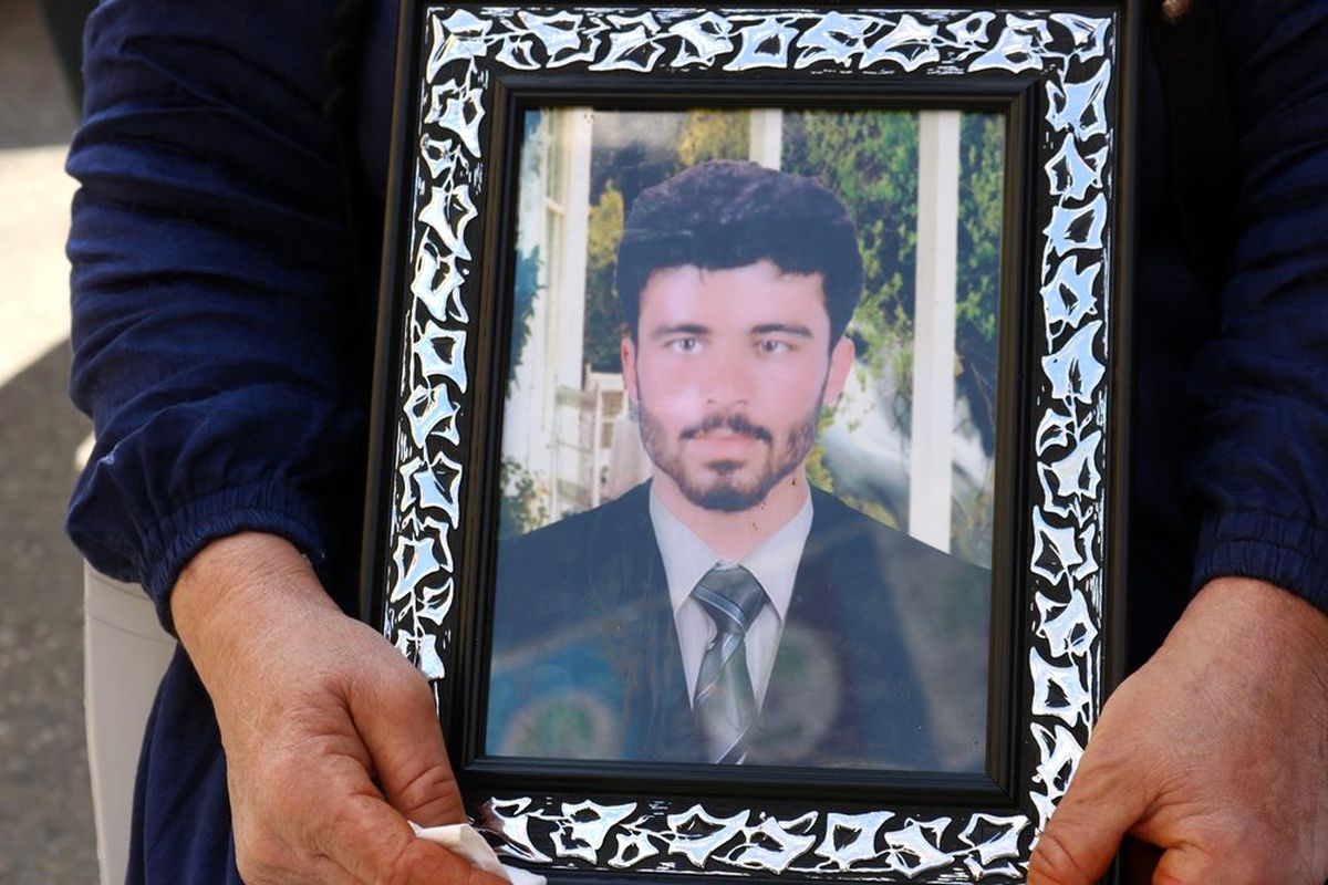HDP önündeki evlat nöbetine bir aile daha katıldı
