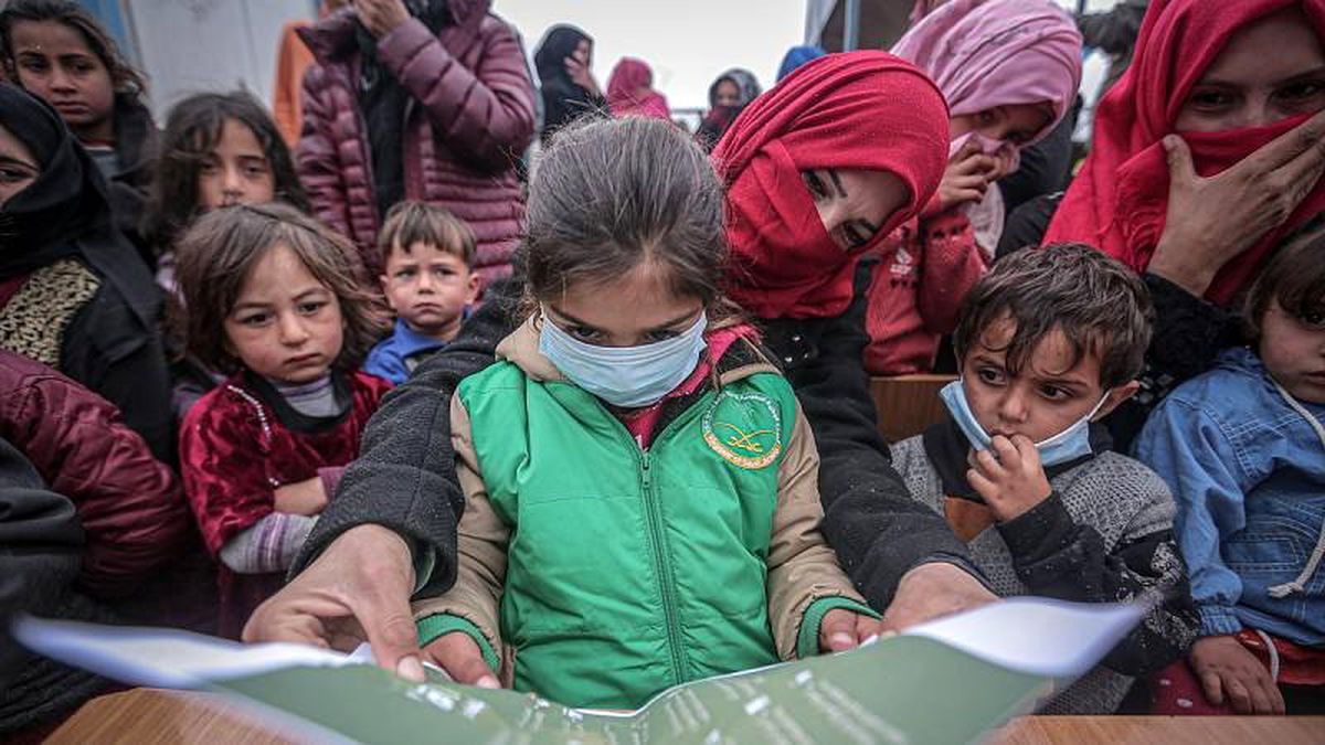 İdlib\'de Covid-19 endişesi: \'Bırakın elimizi yıkamayı, insanlar çocuklarını yıkayacak su bulamıyor\'
