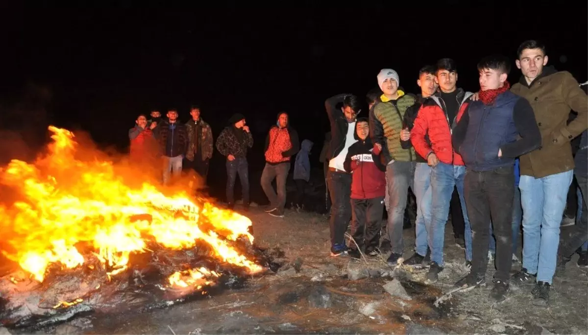 İzinsiz yakılan nevruz ateşini polis söndürdü