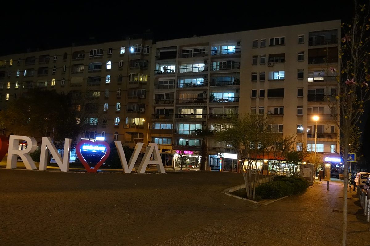 İzmir, Denizli, Manisa ve Uşak\'ta sağlık çalışanlarına alkışlı destek