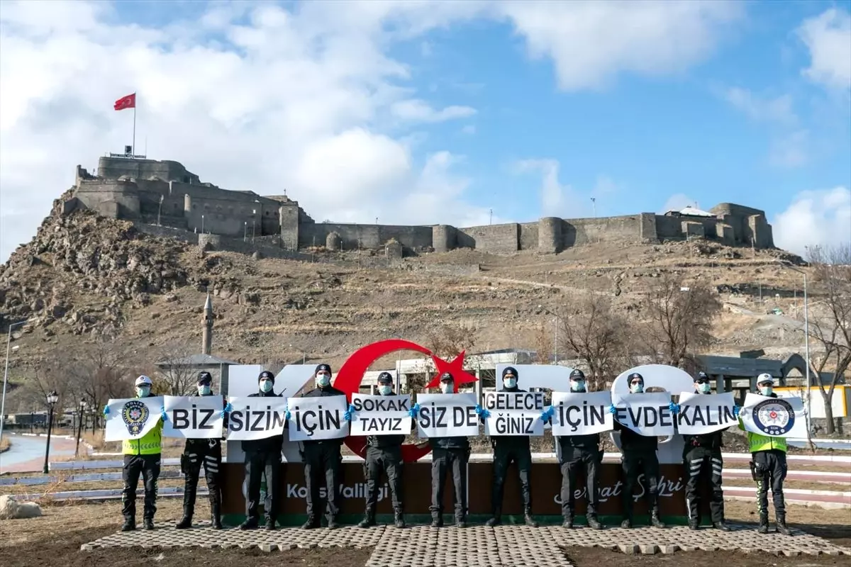 Kars Emniyet Müdürlüğünden vatandaşlara "evde kalın" çağrısı