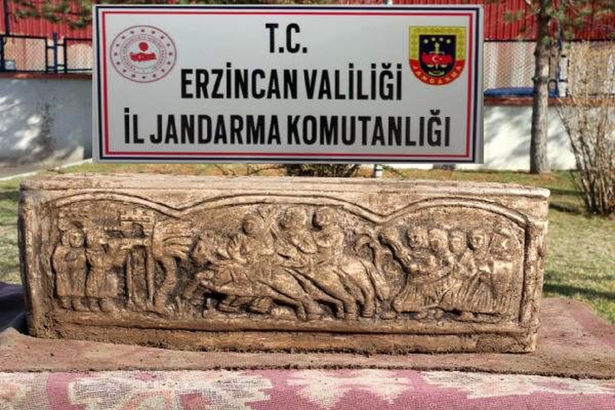 Kazıda bulduğu lahiti sosyal medyadan satmak isterken yakalandı