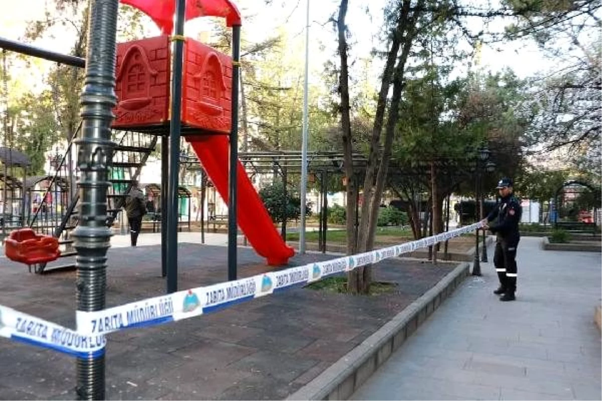 Kırıkkale\'de parklar, şeritlerle kapatıldı