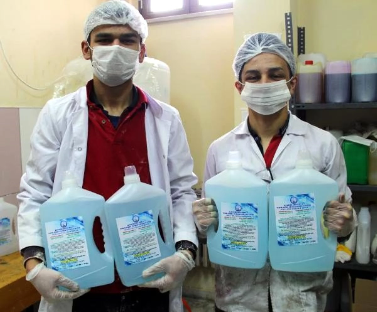 Lise öğrencileri 1 haftada 150 ton dezenfektan üretti