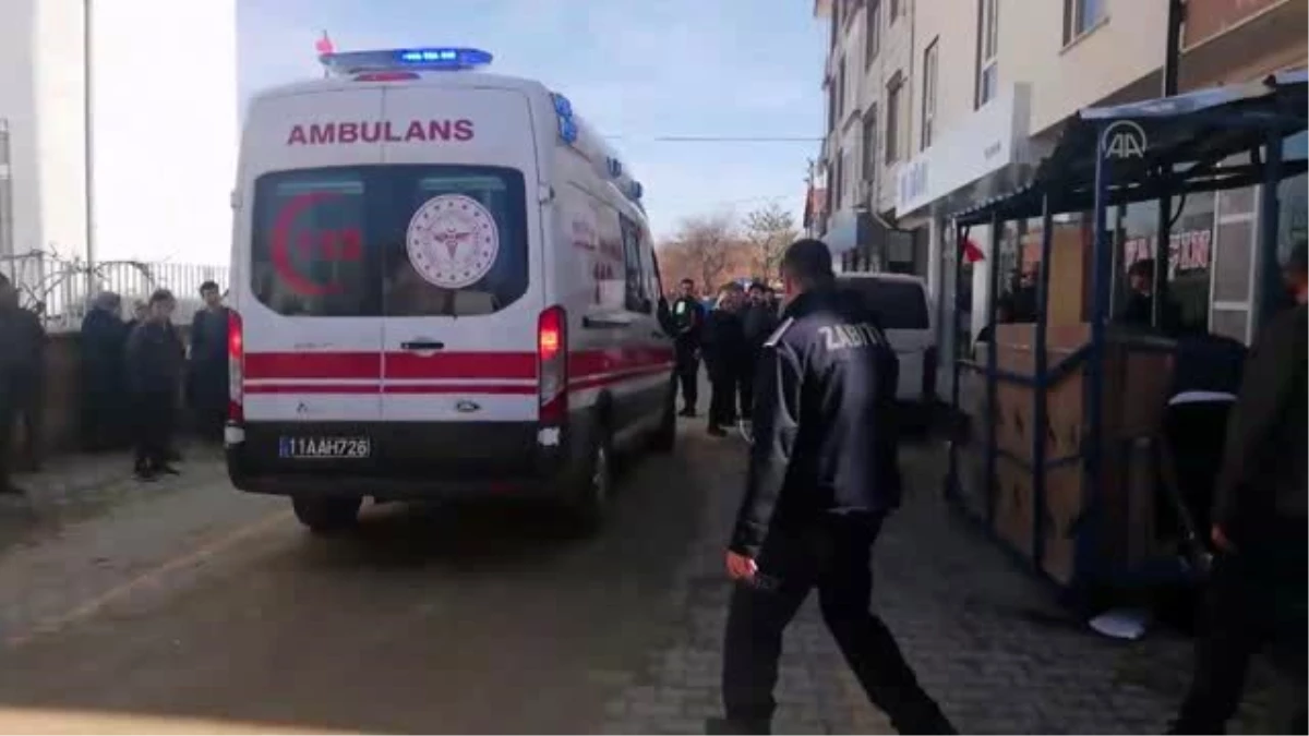 Mobilya mağazasında dördüncü kattan düşen yük asansöründeki işçi yaralandı