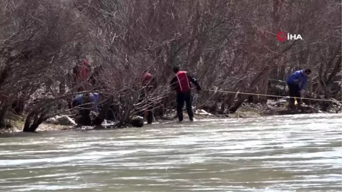 Munzur Çay\'ına düşen Uzman Çavuş Güneş\'i arama çalışmaları sürüyor