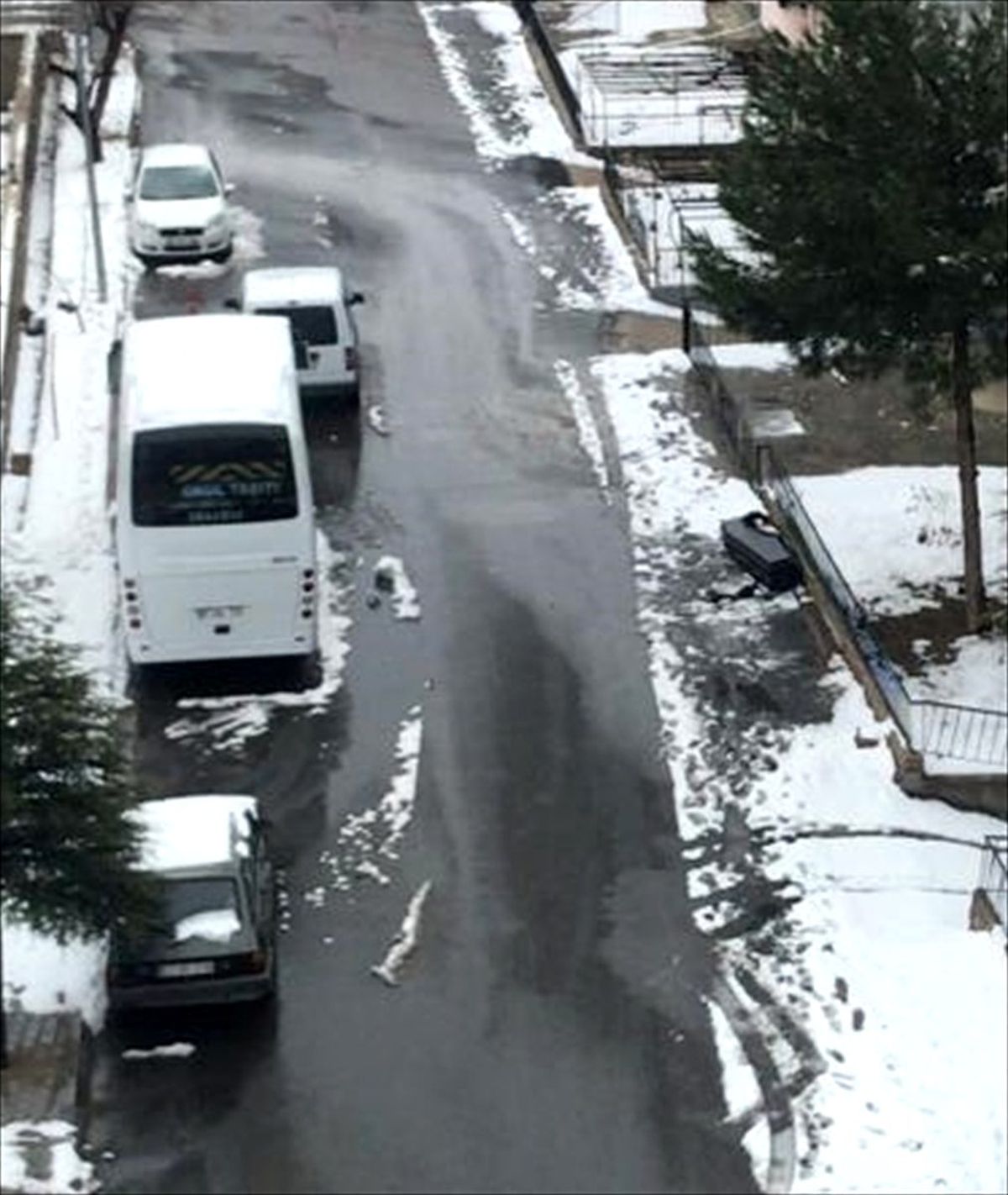 Niğde\'de kaldırımdaki tabut polisi harekete geçirdi