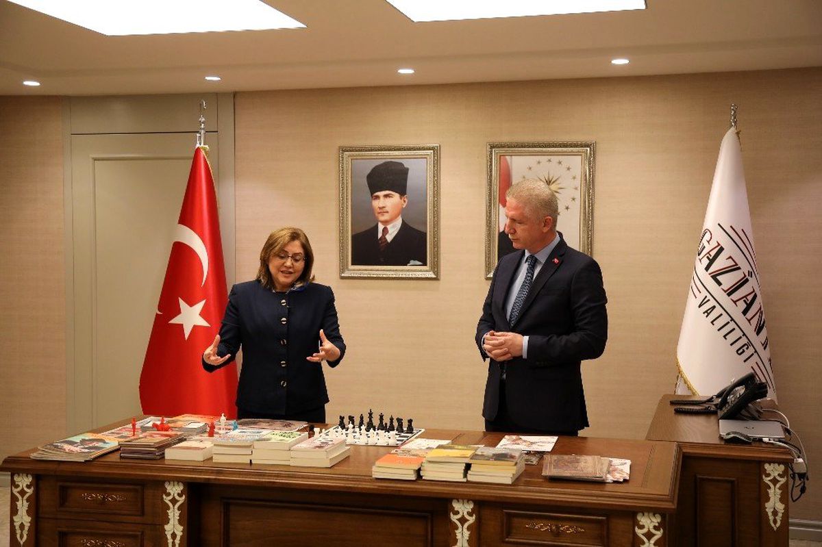 Okuma kampanyasına Fatma Şahin\'den dev destek