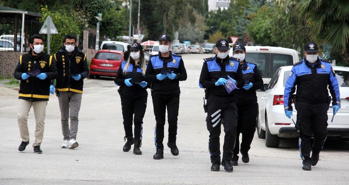 Polisten maskeli, eldivenli "Korona virüs" dolandırıcılığı uyarısı