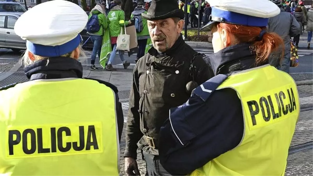 Polonya polisinden çağrı: Lütfen ikinci bir karara kadar tüm suçlara ara verin