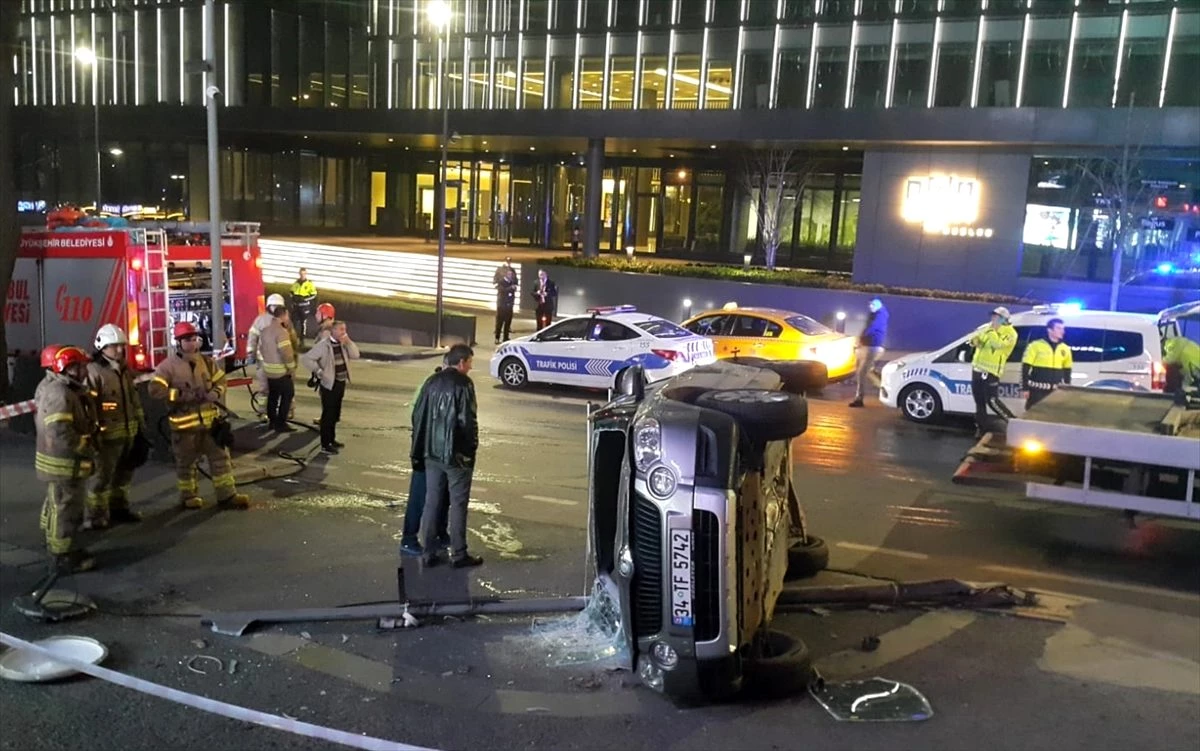 Sarıyer\'de devrilen otomobilin sürücüsü yaralandı