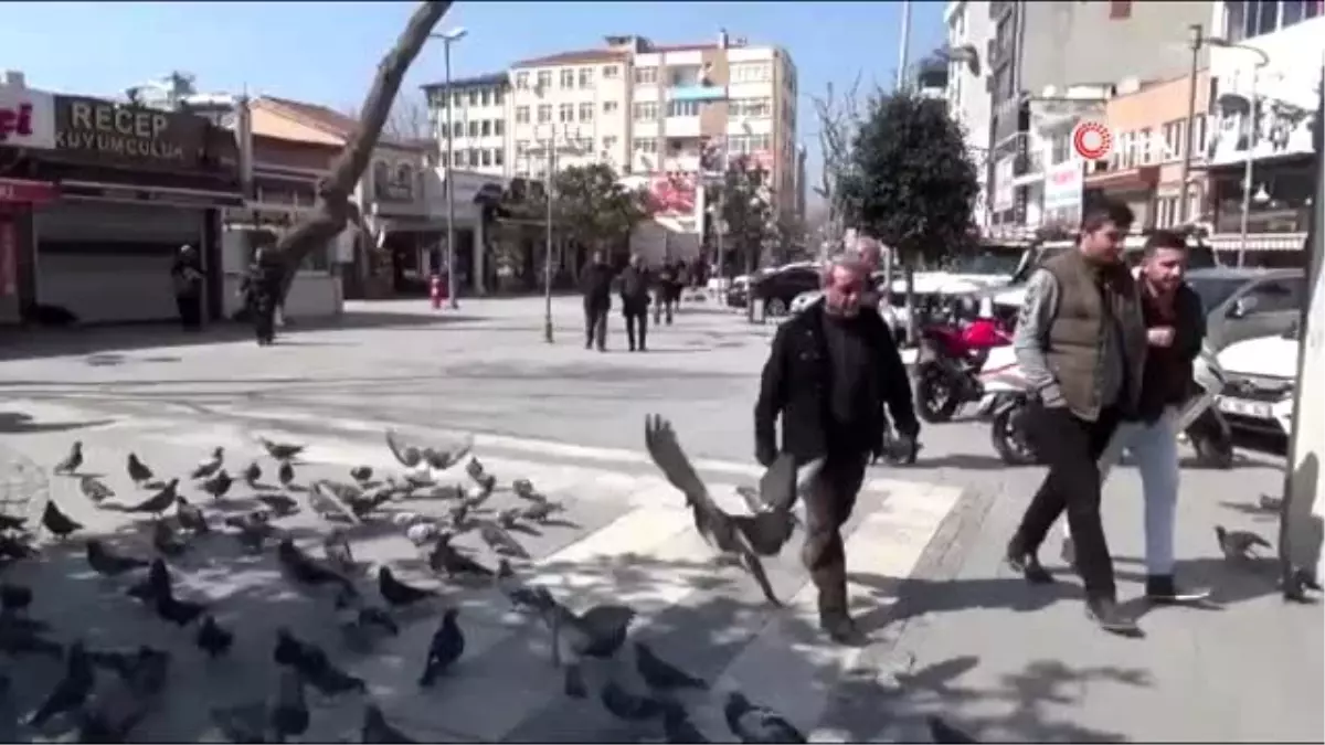 Sokağa çıkan yaşlı vatandaştan şaşırtan cevap: "68 yaşındayım, bundan sonra ölsek ne olacak, 68...