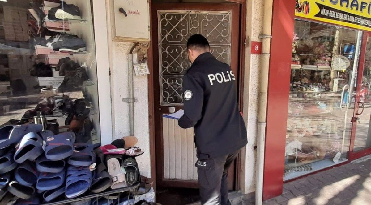 Açık olan kıraathane kapatıldı