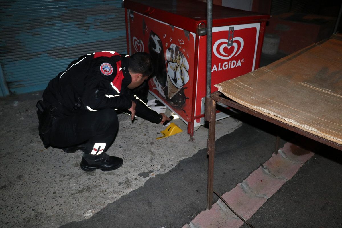 Adana\'da silahlı ve bıçaklı kavgada bir kişi öldü, iki kişi yaralandı