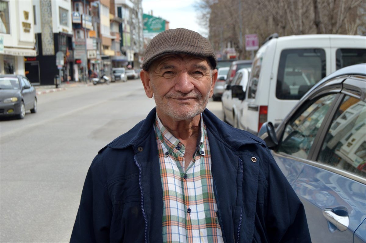 Afyonkarahisar\'da 65 yaş ve üstü bazı vatandaşlar yasaklara kulak asmadı