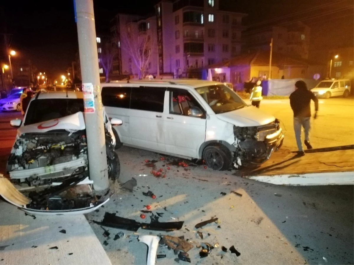 Aksaray\'da trafik kazası: 4 yaralı
