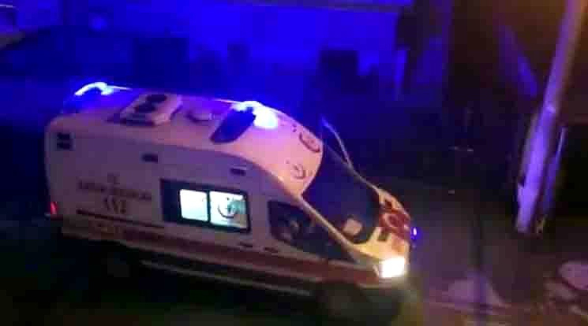 Ambulans şoförü destek olan vatandaşa megafondan teşekkür etti