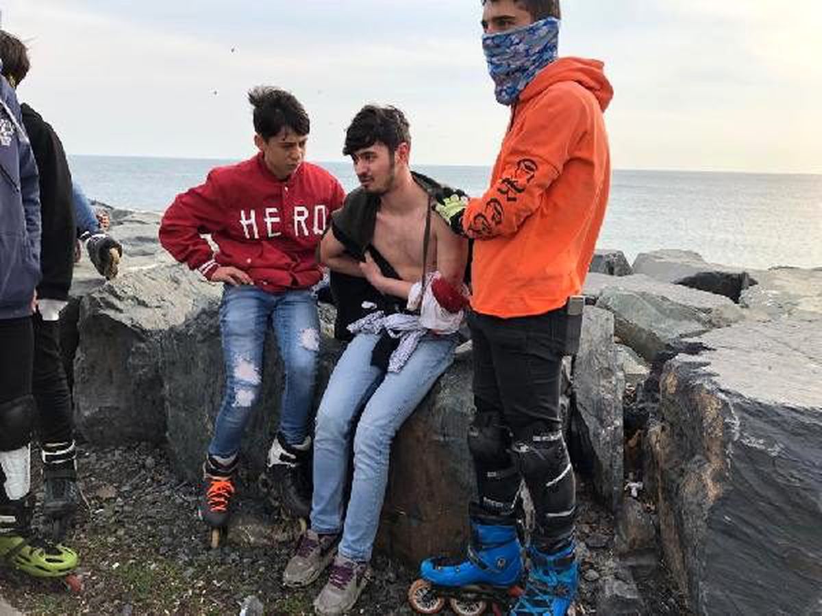 Avcılar sahilinde bıçaklı kavga: 1 yaralı