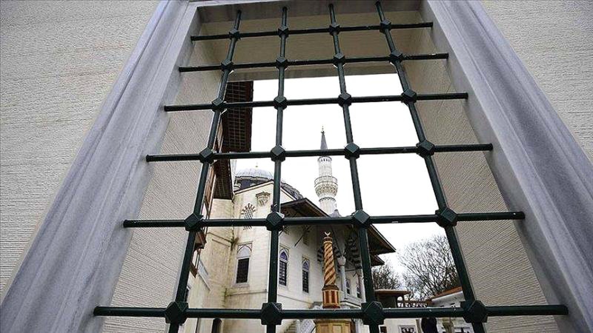 Avrupa\'da Müslümanlara \'koronavirüs jesti\': Bazı ülkelerde camilerden ezan okunmasına izin çıktı