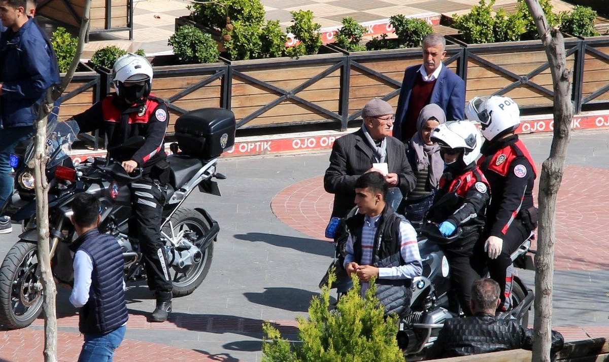 Batman\'da yasağa uymayan yaşlılara polis uyarısı